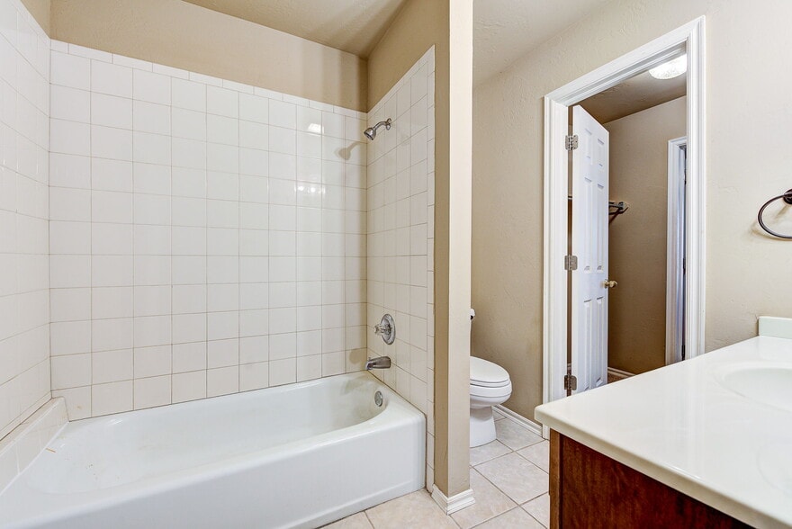 More Photos Of 713 S Locust St, Guthrie Apartments For Sale