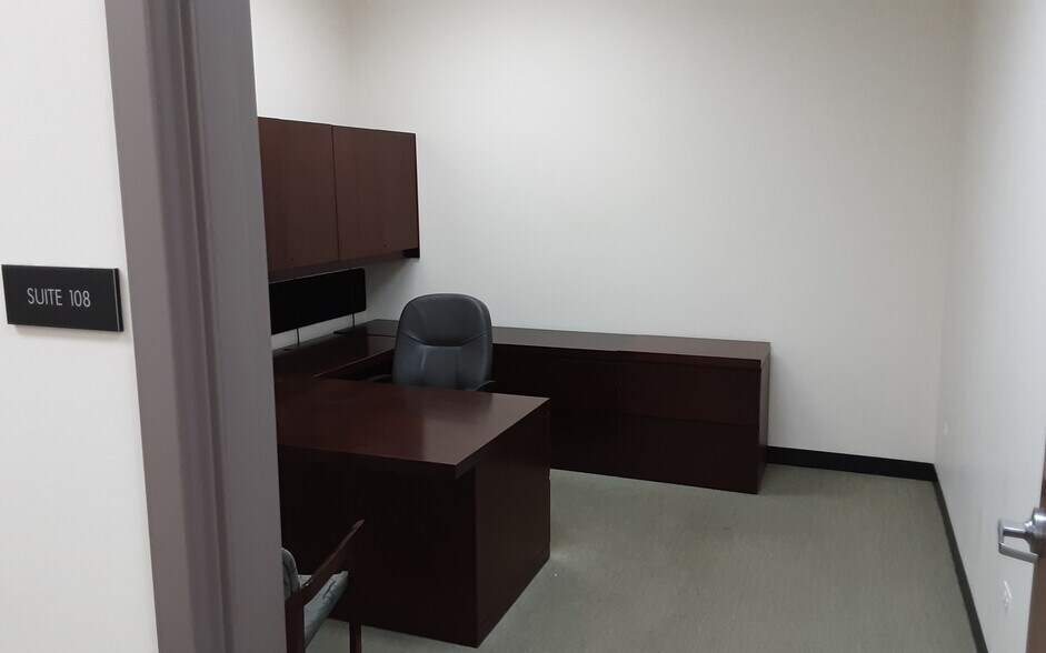 More Photos Of 1800 Des Plaines Ave, Forest Park Self Storage For Lease