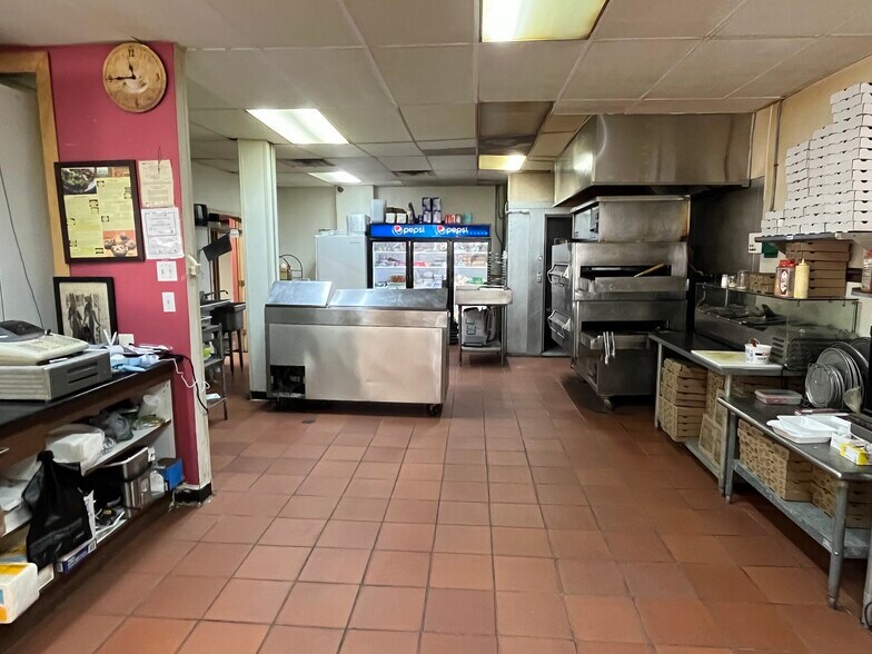 More Photos Of 901 Madison Ave, Toledo Storefront Retail Residential For Lease