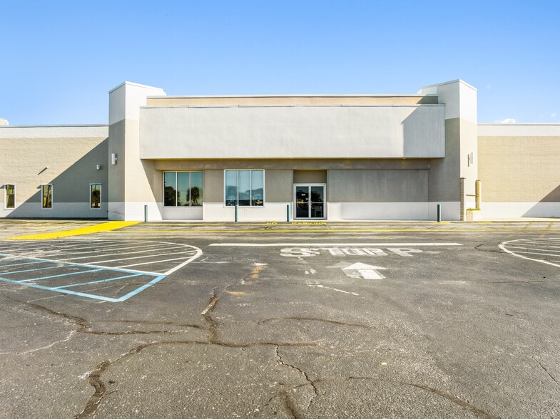 More Photos Of 546 Mary Esther Cut Off NW, Fort Walton Beach General Retail For Lease