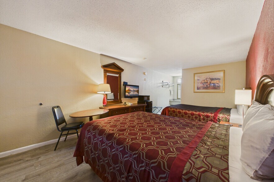 More Photos Of 26154 US Highway 70, Ruidoso Downs Hotel For Sale
