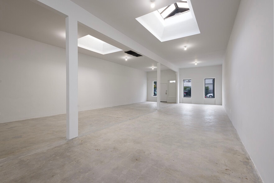 More Photos Of 1157 S Robertson Blvd, Los Angeles Flex For Lease