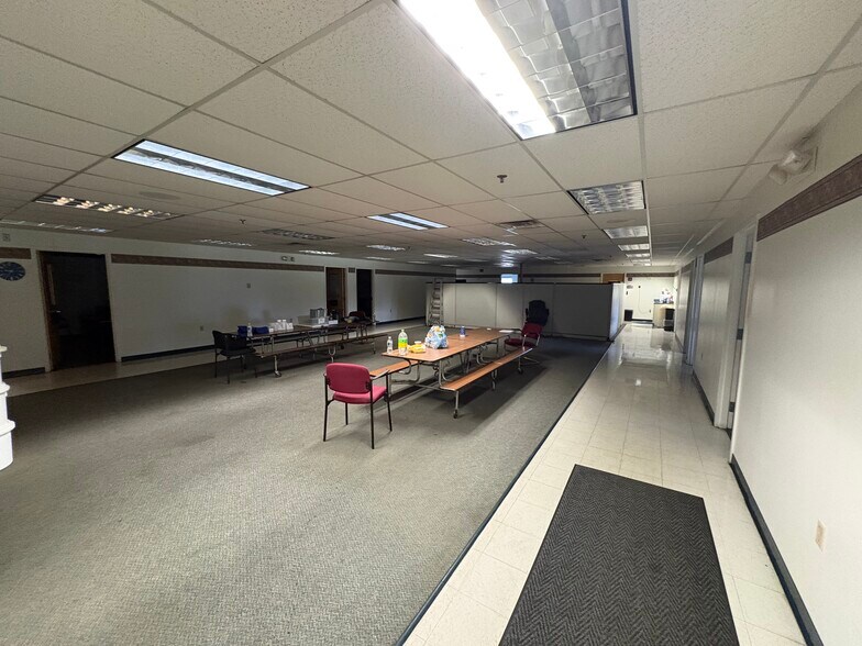 More Photos Of 101 E Industrial Blvd, Logansport Manufacturing For Sale