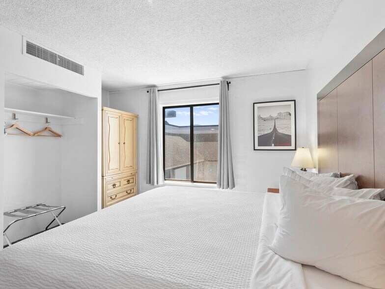 More Photos Of 333 N Main St, Richfield Hotel For Sale