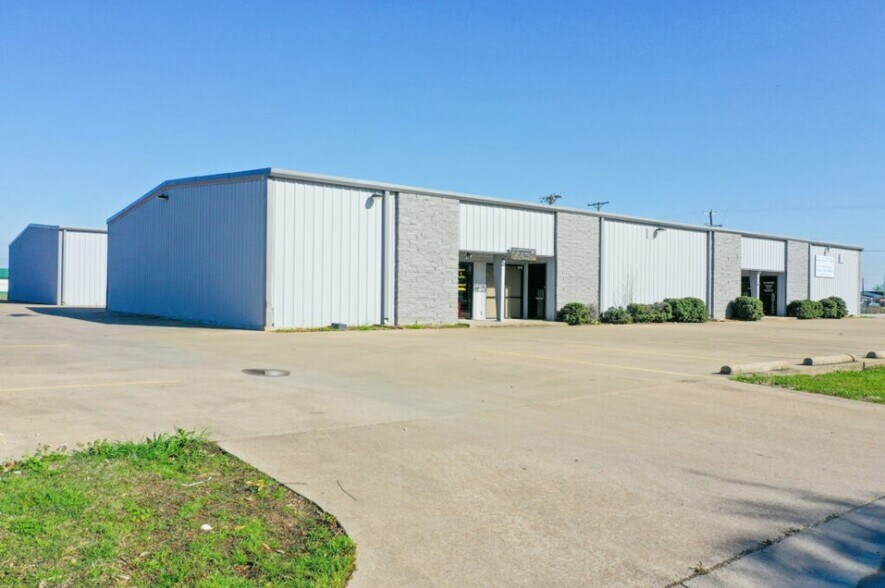 More Photos Of 22 Steel Rd, Wylie Flex For Lease