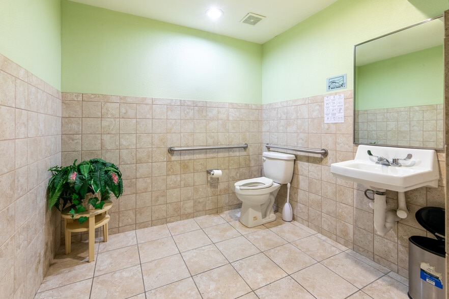 More Photos Of 6409 W Poly Webb Rd, Arlington Schools For Sale