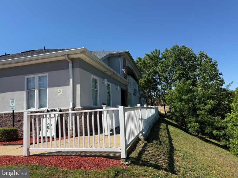 More Photos Of 225 Town Square Dr, Lusby Medical For Lease