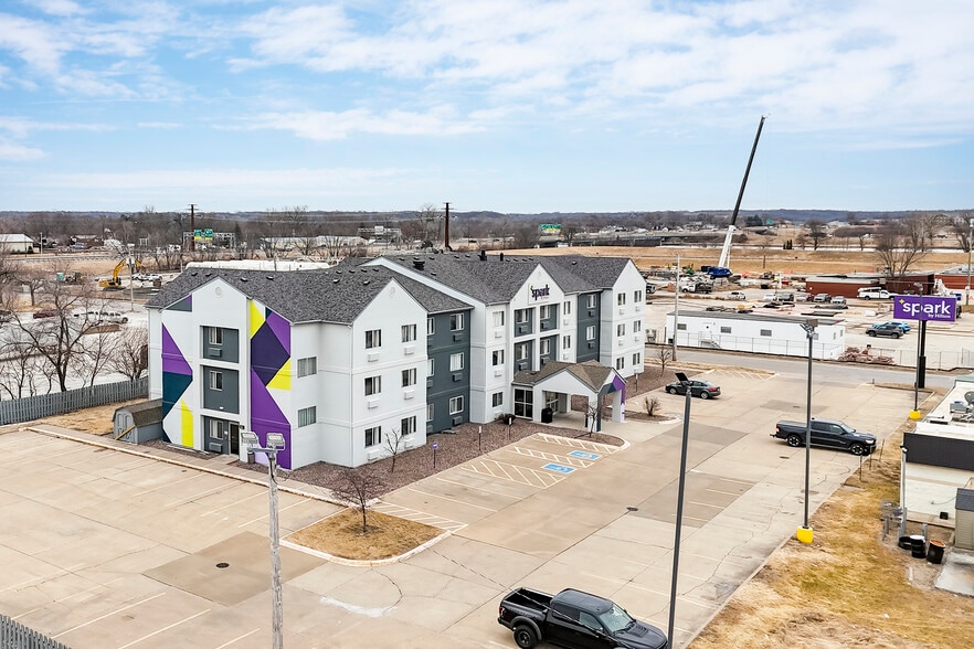 More Photos Of 2705 48th Ave, Moline Hotel For Sale