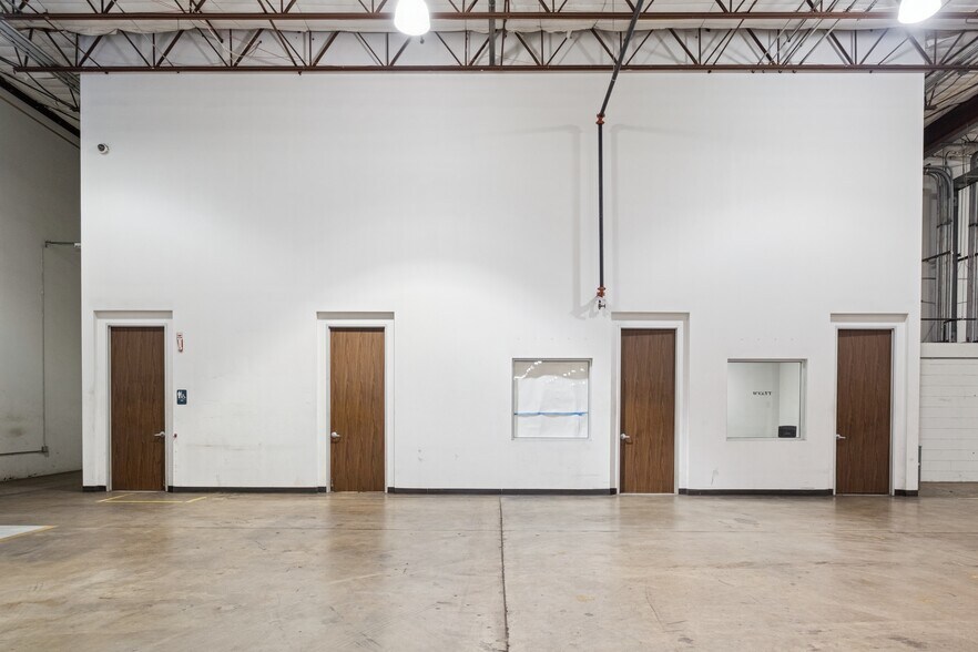 More Photos Of 8100 Kempwood Dr, Houston Manufacturing For Lease