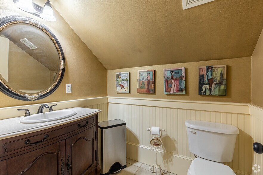 More Photos Of 16408 SE Mill Plain Blvd, Vancouver Office For Sale