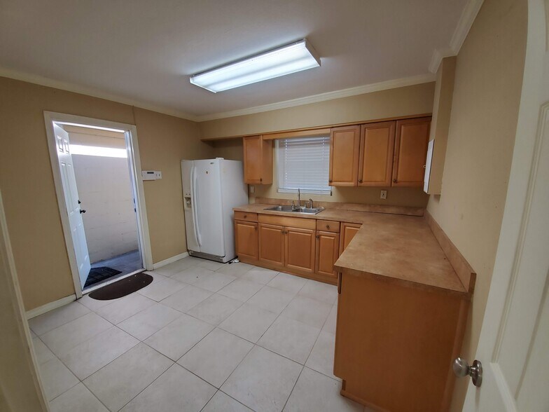 More Photos Of 10418 Bloomingdale Ave, Riverview Office Residential For Sale