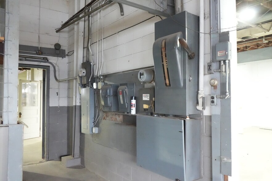 More Photos Of 3812 Bennington Ave, Kansas City Industrial For Sale