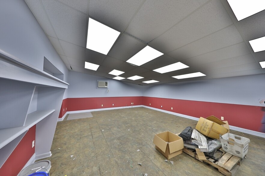 More Photos Of 126 E Dickerson St, Dover Warehouse For Lease