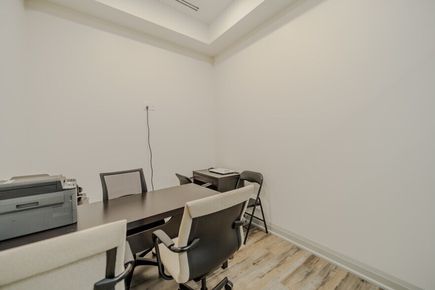 More Photos Of 3465 Platinum Dr, Mississauga Storefront Retail Office For Sale