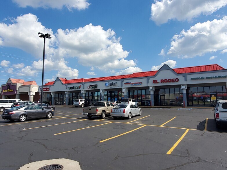 More Photos Of 1355 Mall Dr, Benton Harbor Freestanding For Lease