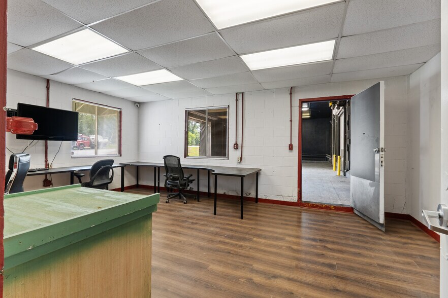 More Photos Of 25 Word St, Fairburn Warehouse For Sale