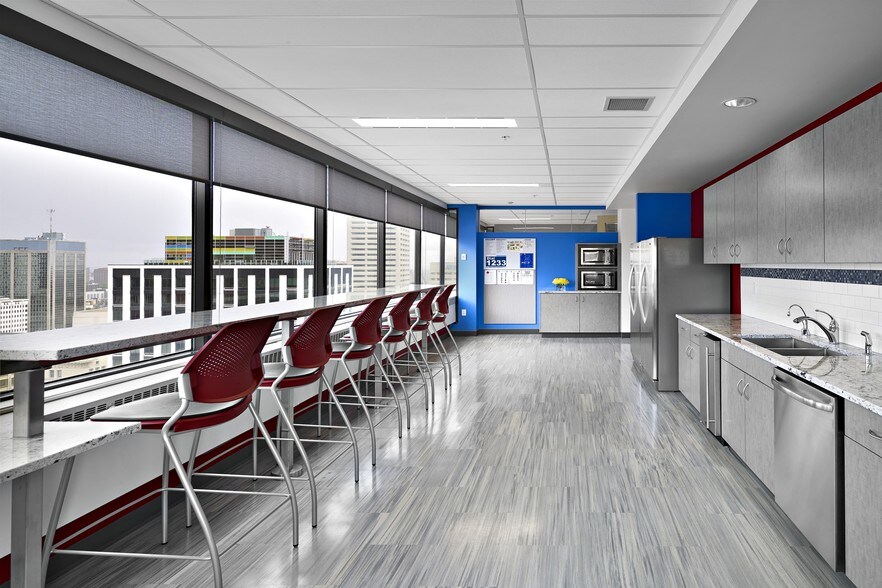 More Photos Of 10065 Jasper Ave NW, Edmonton Office For Lease