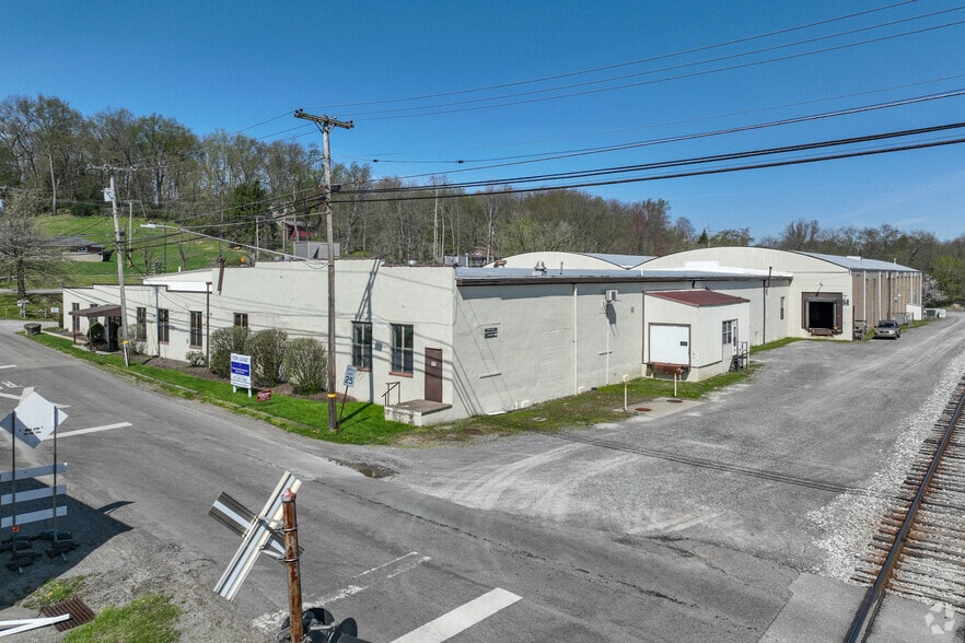 More Photos Of 131 Kline Ave, Callery Warehouse For Lease