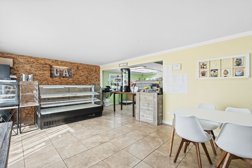 More Photos Of 808 Bypass Rd, Winchester Freestanding For Sale