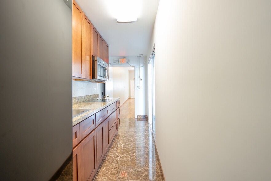More Photos Of 2301-2325 NW 30th St, Oakland Park Warehouse For Sale