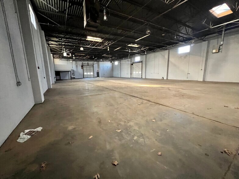 More Photos Of 173 Amboy Rd, Morganville Warehouse For Lease