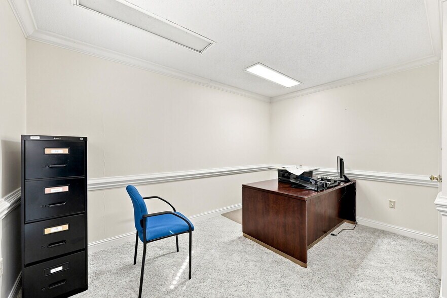 More Photos Of 1708 S Mebane St, Burlington Office For Sale