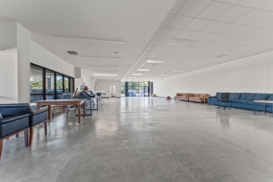 More Photos Of 8482 Perkins Rd, Baton Rouge General Retail For Lease