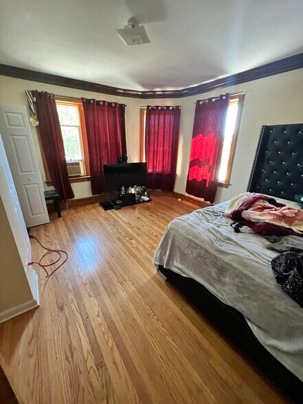 More Photos Of 2433 W 69th St, Chicago Apartments For Sale