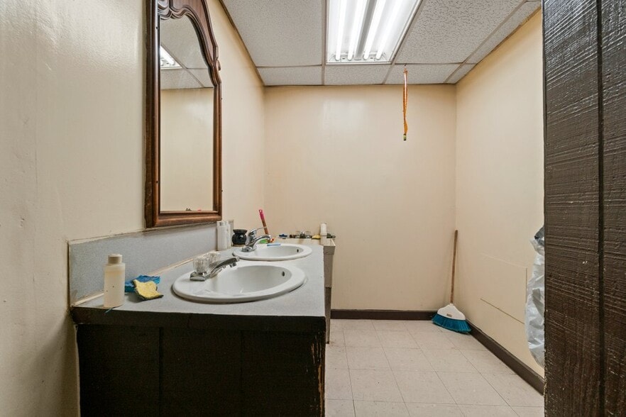 More Photos Of 2301 Maryland Ave, Baltimore Apartments For Sale