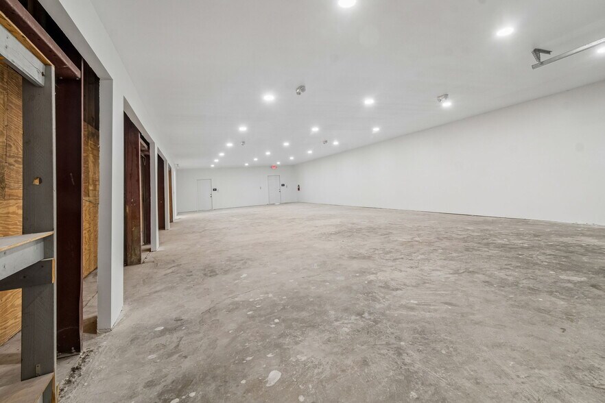 More Photos Of 1956 Kingsley Ave, Orange Park General Retail For Sale