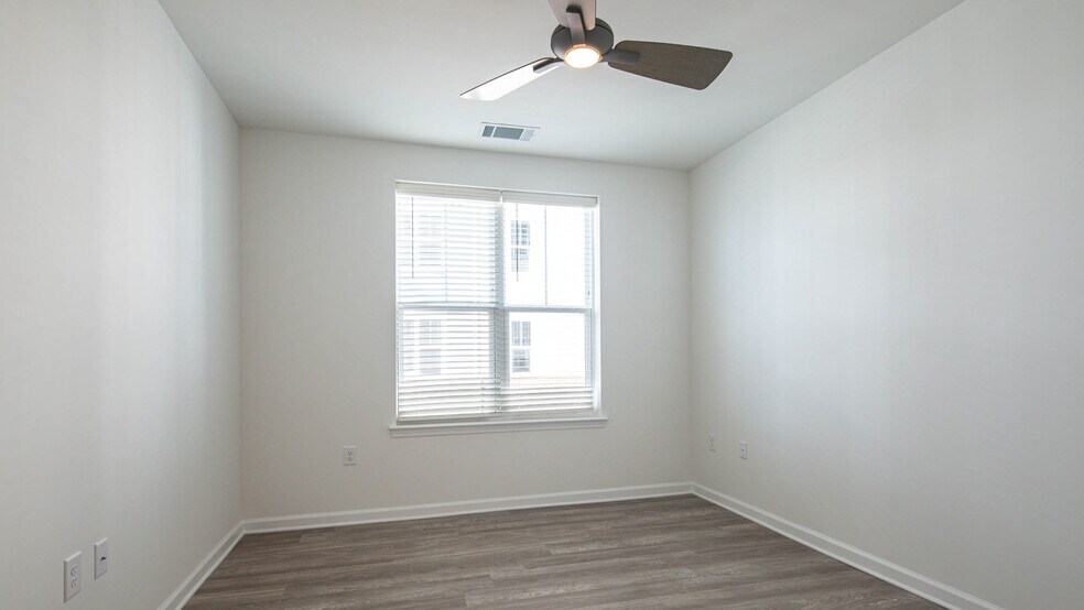 More Photos Of 5401 Commonwealth Centre Pky, Midlothian Apartments For Sale