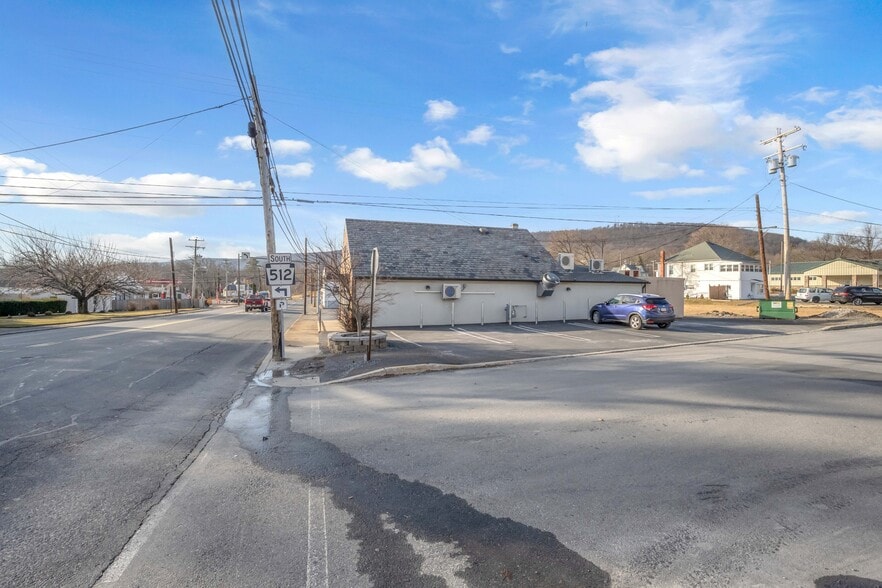 More Photos Of 67 Park Ave, Wind Gap Freestanding For Sale