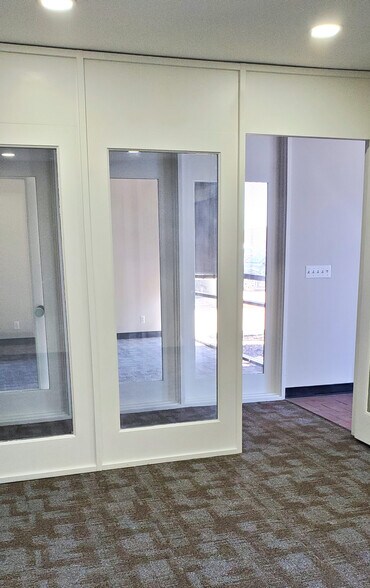 More Photos Of 5110-5124 S 95th Ave, Tulsa Light Distribution For Lease
