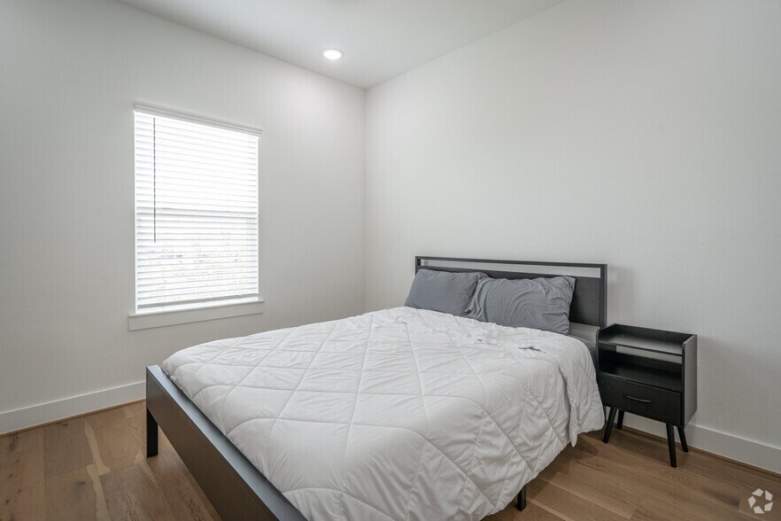 More Photos Of 316 Thornton Rd, Houston Apartments For Sale