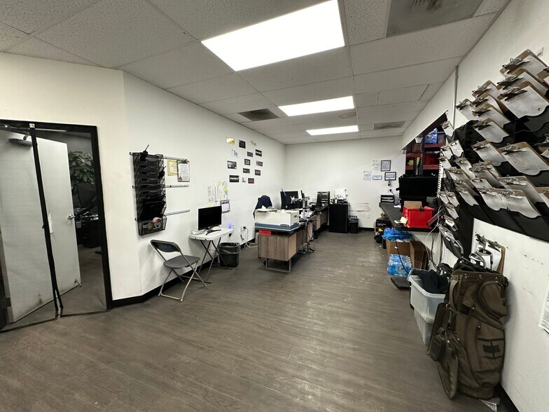 More Photos Of 2901-2905 Winona Ave, Burbank Manufacturing For Lease