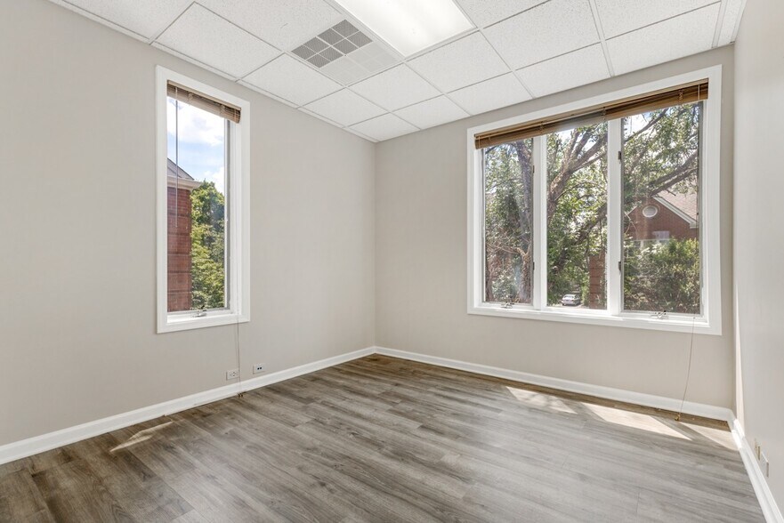 More Photos Of 812-824 Courtyard Dr, Hillsborough Medical For Lease