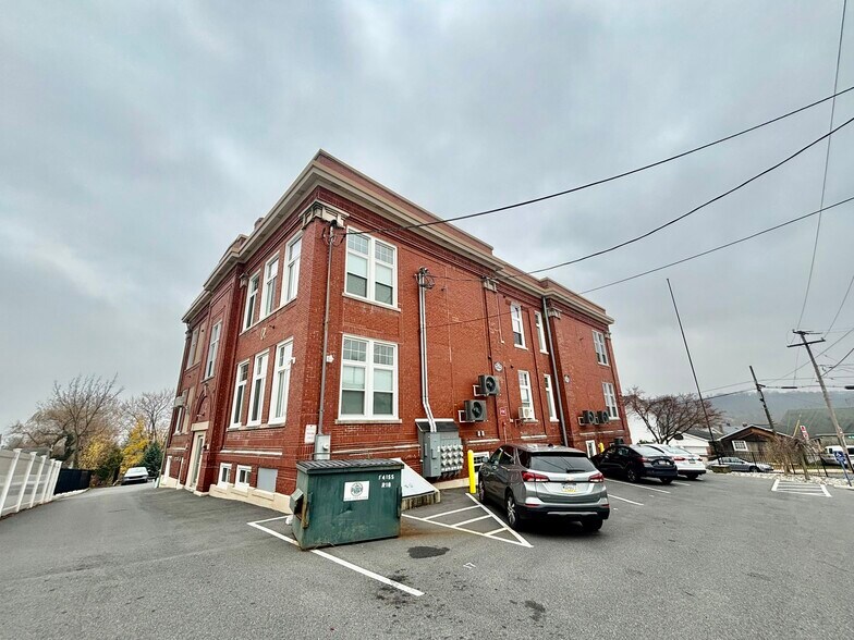 More Photos Of 216 Penn St, Bath Apartments For Sale