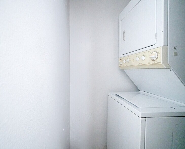 More Photos Of 13501 S Main St, Los Angeles Warehouse For Lease