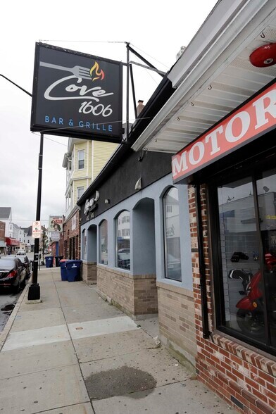 More Photos Of 1606-1610 Acushnet Ave, New Bedford Restaurant For Sale