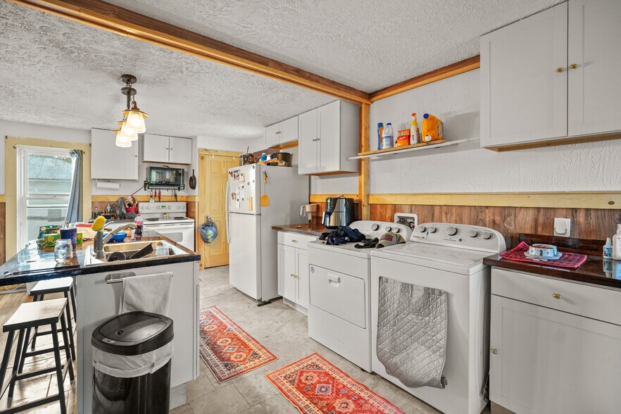 More Photos Of 401 N Main St, Polk General Retail For Sale