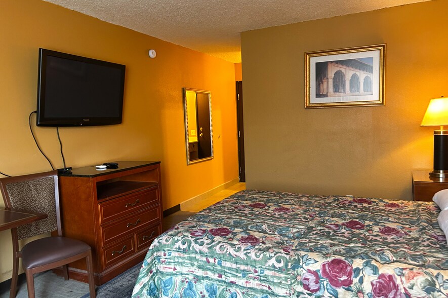More Photos Of 336 Lee Ave, Bullhead City Hotel For Sale