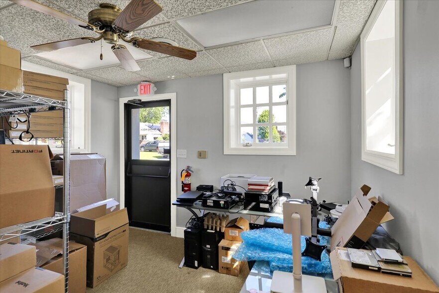 More Photos Of 879 Fritztown Rd, Sinking Spring Office For Lease