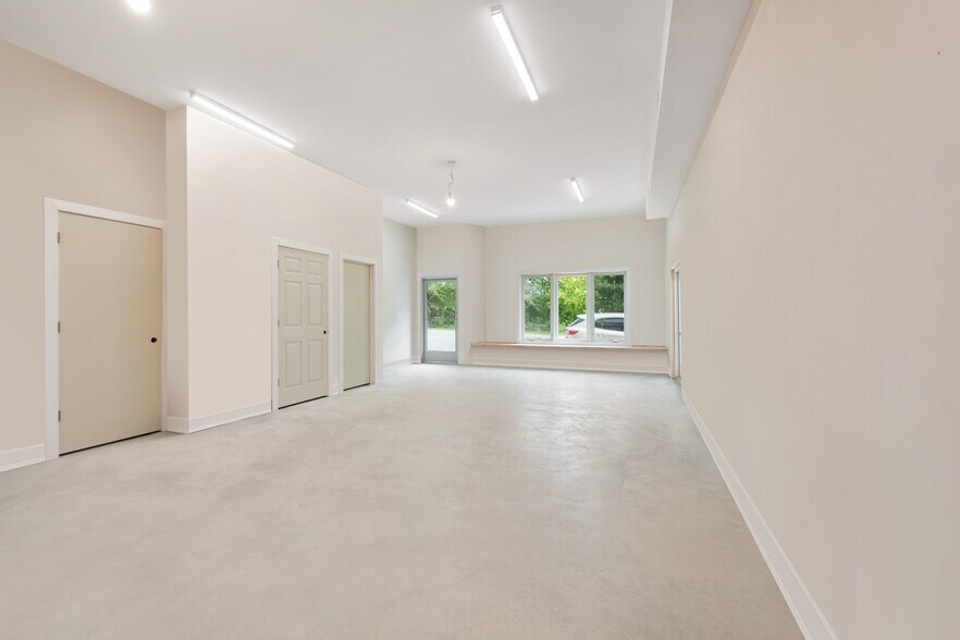 More Photos Of 120 1st St N, Montgomery Storefront Retail Residential For Lease