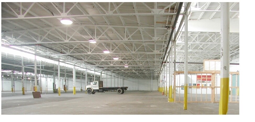 More Photos Of 515 W 8th Ave W, Huntington Warehouse For Lease