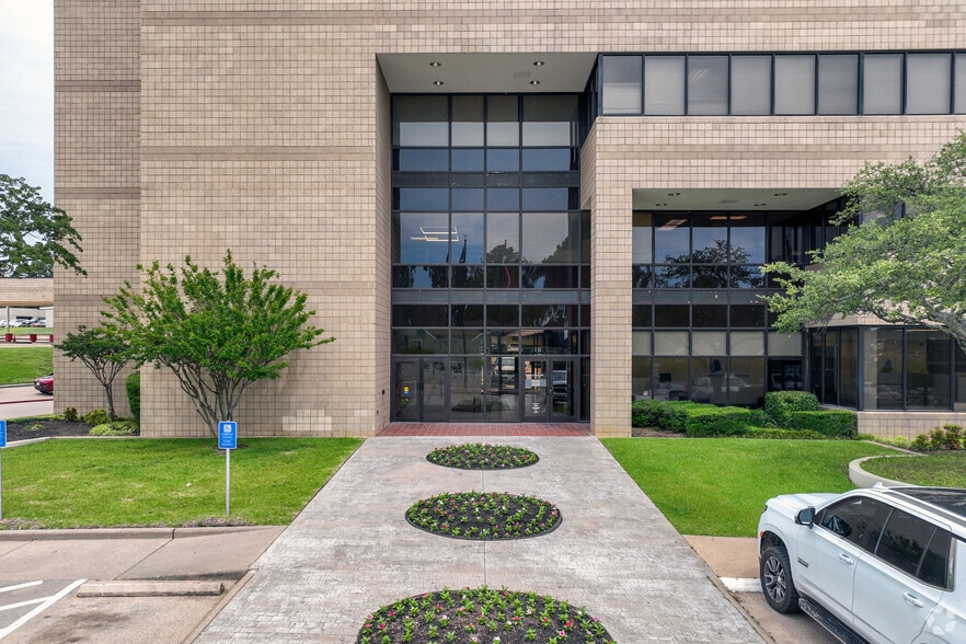 More Photos Of 3301 Golden Rd, Tyler Office For Lease