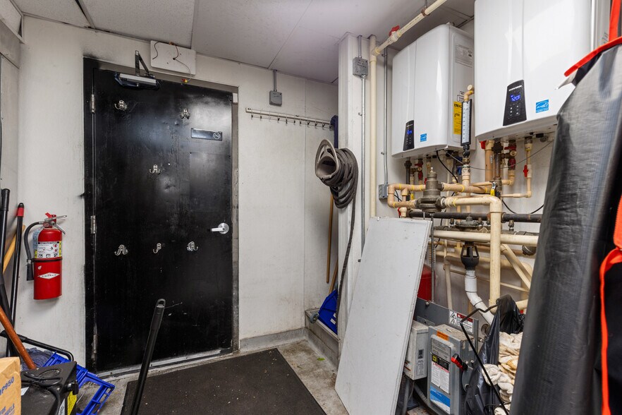 More Photos Of 2614 W Cary St, Richmond Freestanding For Sale