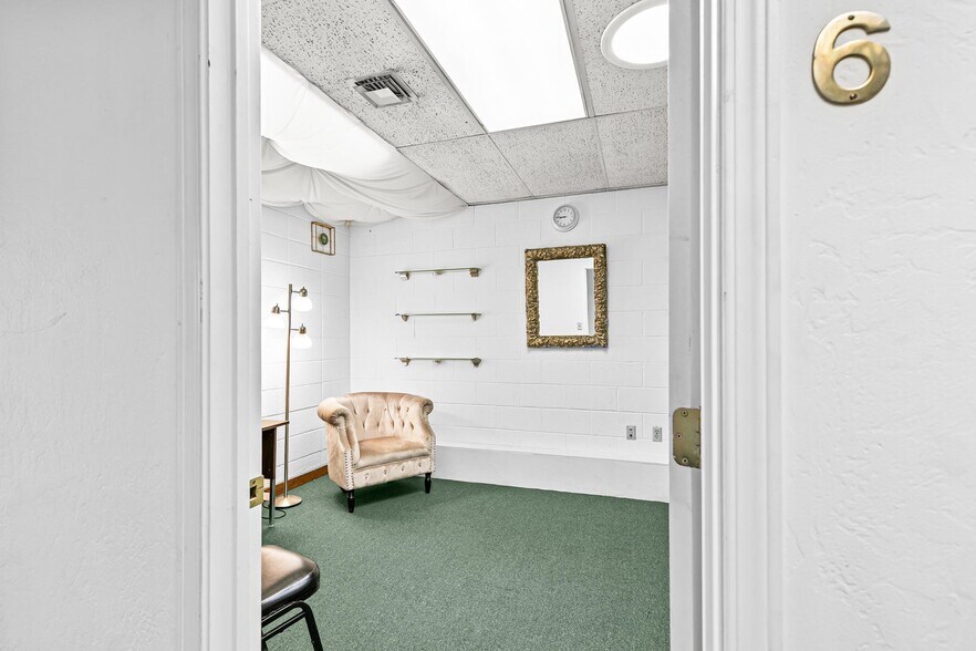 More Photos Of 116 Lithia Way, Ashland General Retail For Sale