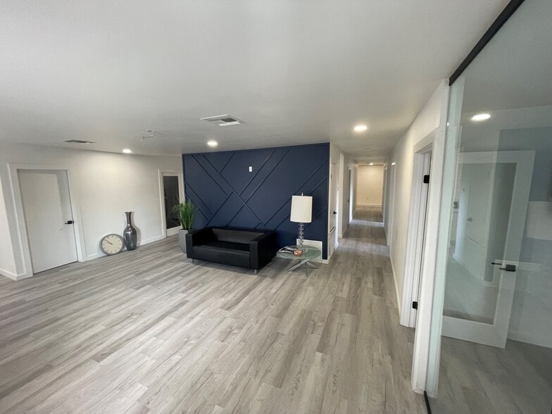 More Photos Of 1202 Lakeway Dr, Lakeway Office For Lease