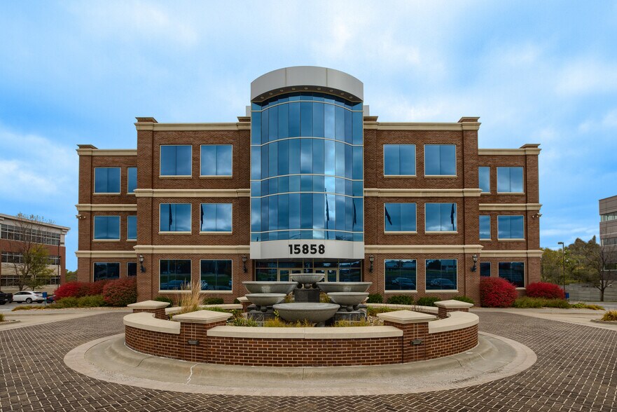 More Photos Of 15858 W Dodge Rd, Omaha Office For Lease
