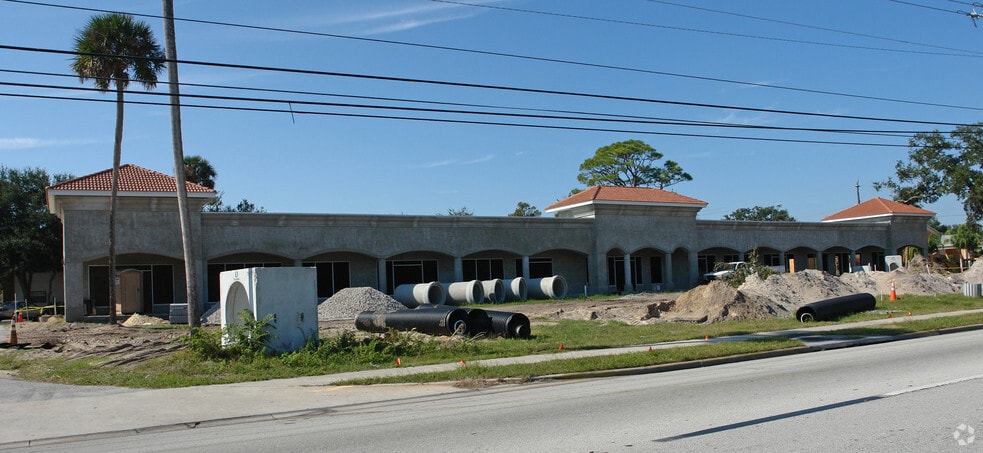 More Photos Of 1310 S Ridgewood Ave, Daytona Beach Freestanding For Lease